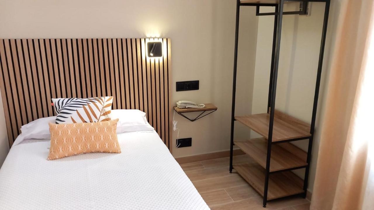 Hostal Astoria มาดริด ภายนอก รูปภาพ