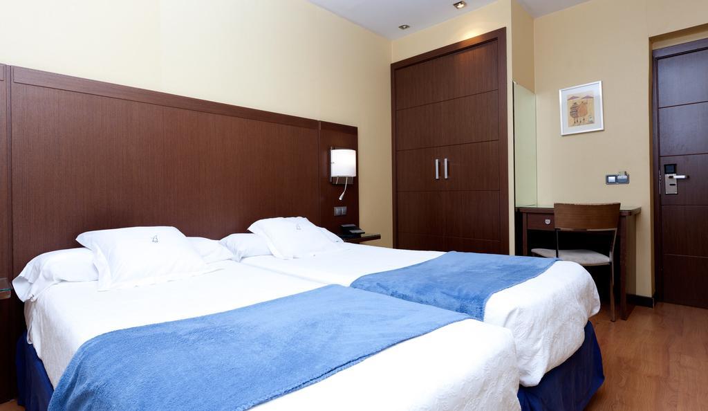 Hostal Astoria มาดริด ภายนอก รูปภาพ