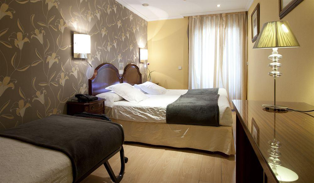 Hostal Astoria มาดริด ภายนอก รูปภาพ